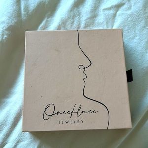 Onecklace chocker Necklace (Silver)